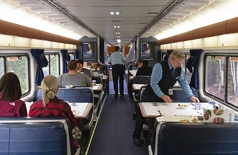Amtrak Temporarily Suspends Dining Car Services on Western Routes
