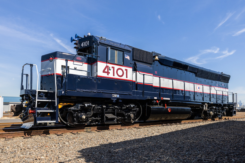NJ Transit Paints GP40PH-2 into DOT ‘Bluebird’ Scheme