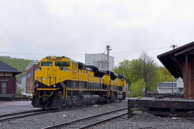 NYS&W Paints SD70s in Classic ‘Yellowjacket,’ SD40-2 in ‘Heritage’ Livery