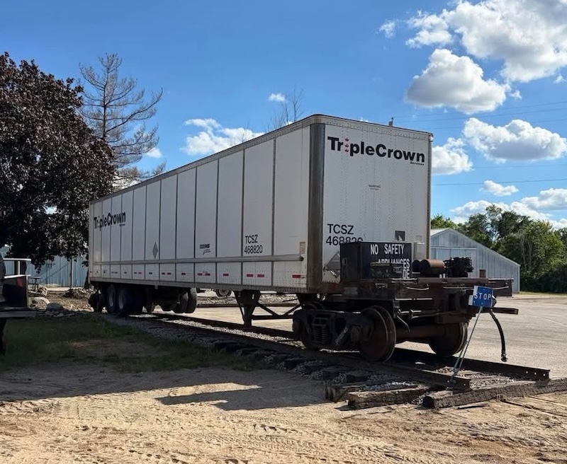 RoadRailer Put on Display in Michigan