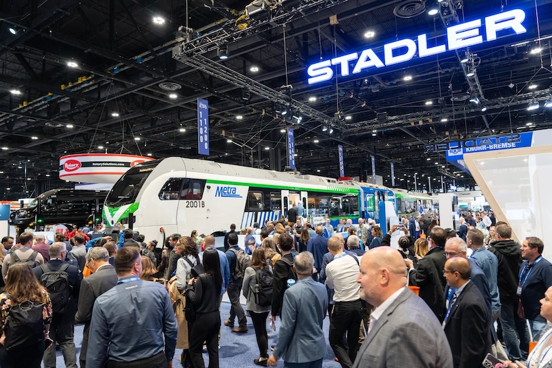 Metra Shows Off New Battery Trainset